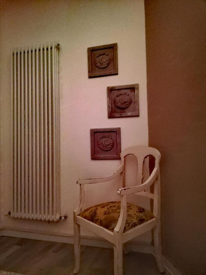 Casolare Isabella "Il Rifugio Dei Vinili" And Alice'S Room Ponsacco Exterior foto